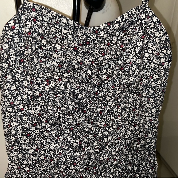 Black floral ruched dress w/ ruffles size L - Picture 2 of 4